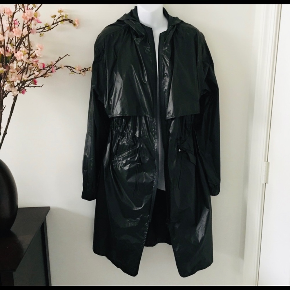 Askya lightweight windbreaker